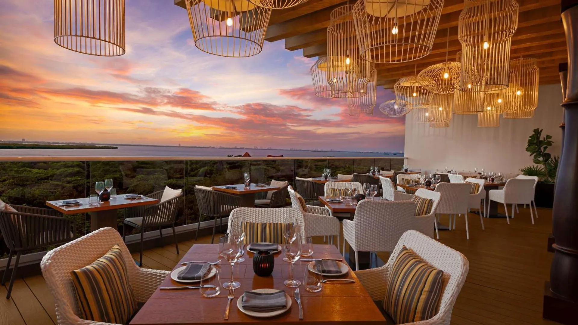 Hilton Cancun Mar Caribe All-Inclusive Resort