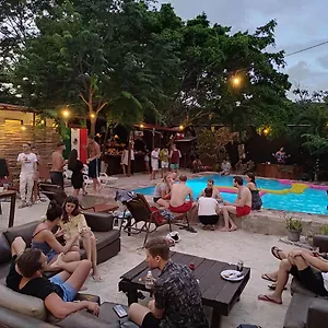 https://lucky-traveler-hostel-all-inclusive.tulum-hotels.net