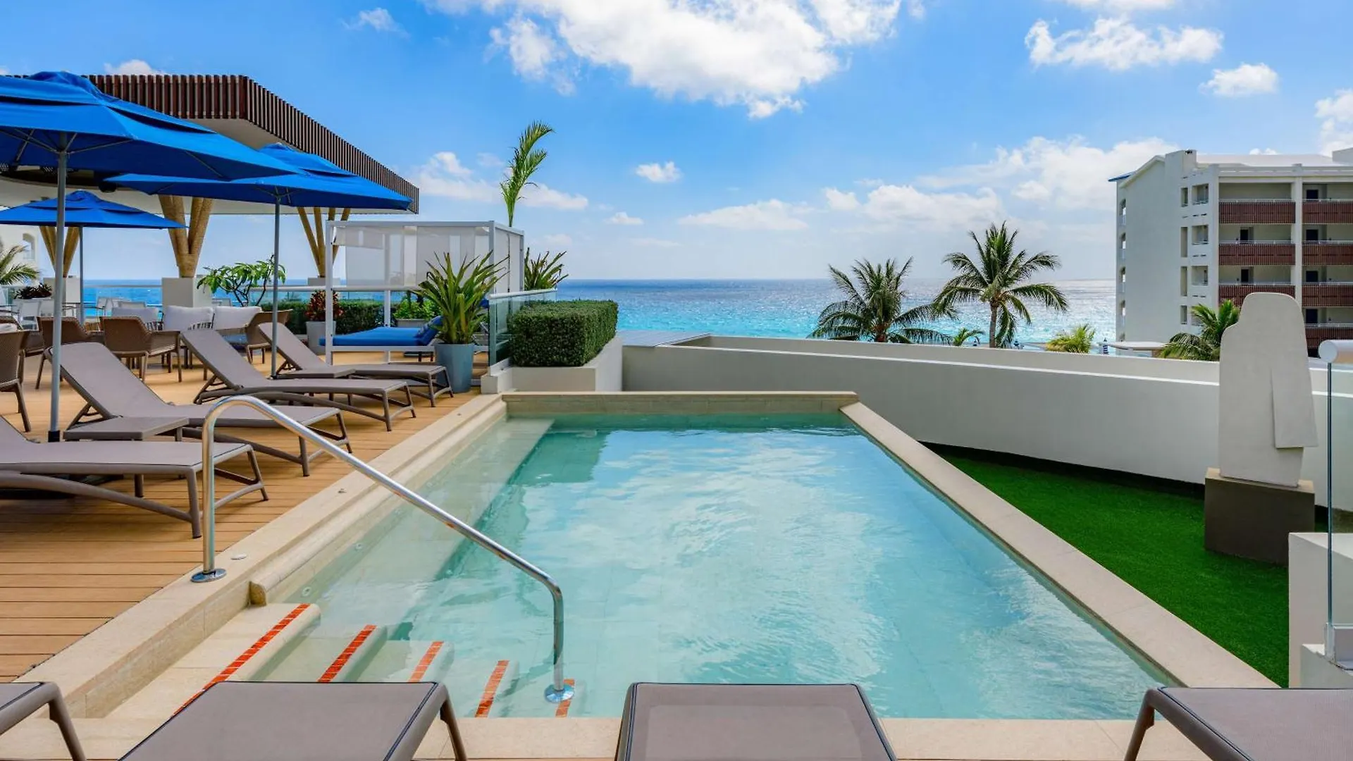 Hilton Cancun Mar Caribe All-Inclusive Resort
