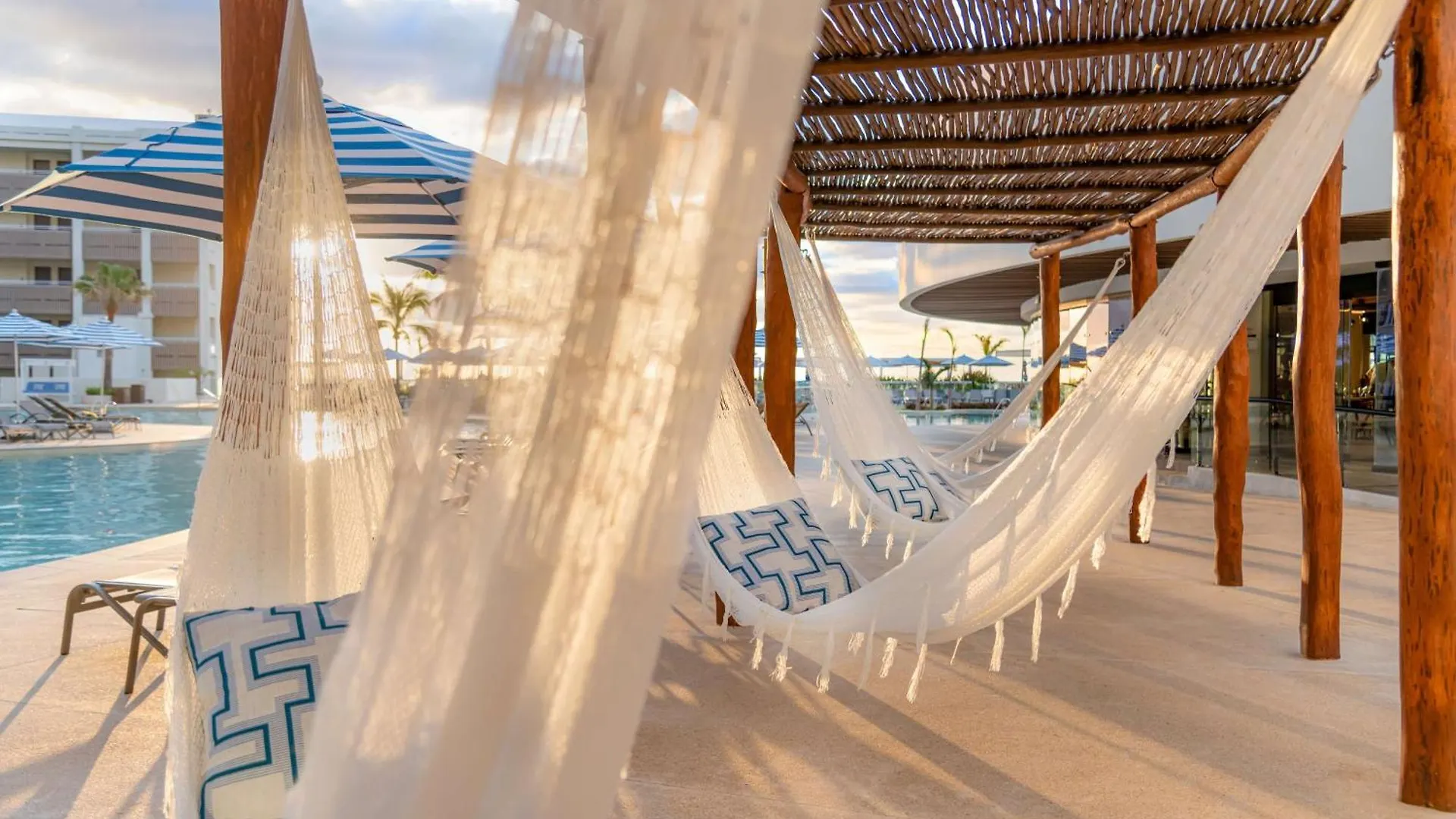 Hilton Cancun Mar Caribe All-Inclusive Resort
