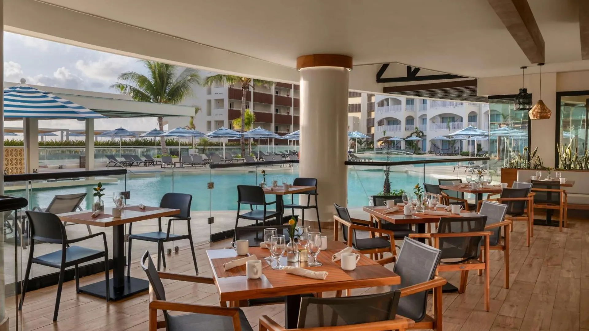 Hilton Cancun Mar Caribe All-Inclusive Resort